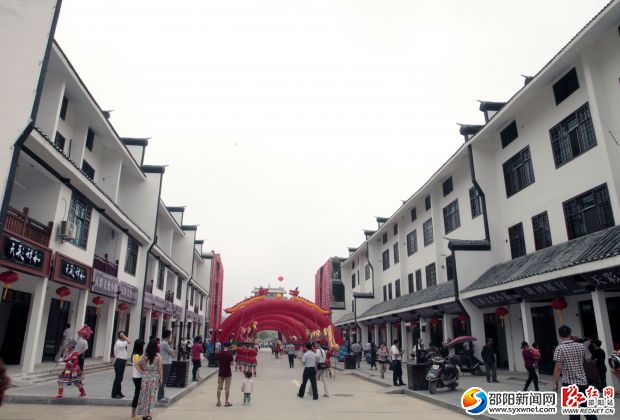 古色古香的天彩小鎮(zhèn)一角。