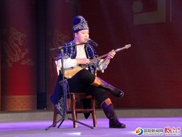 冬不拉彈唱《愛(ài)黛黛》