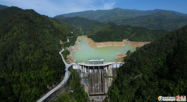 7木瓜山水庫(kù)邵陽(yáng)新聞網(wǎng)訊（記者 張育溪）木瓜山水庫(kù)位于隆回縣大水田鄉(xiāng)境內(nèi)，大壩于兩山之間拔地而起，巍