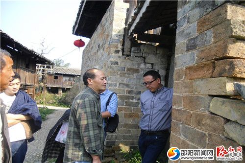   佇立“四知堂”，虔誠感悟楊家先輩“天知、地知、你知、我知”的浩然