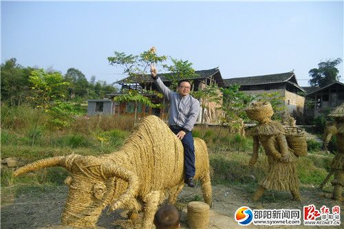   狼煙烽火早已散去，躍上馬背仍能遙望苗疆楊家將馳騁沙場的英武神勇
