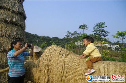   楊家男兒多壯志，三歲小兒也要來一番“躍馬疆場”的真切體驗
