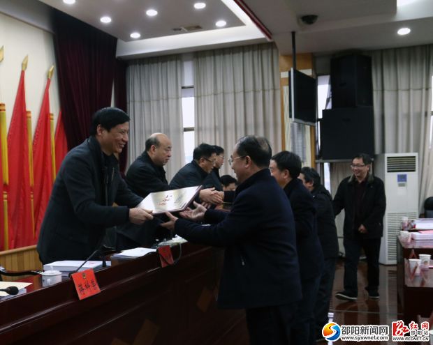 現(xiàn)場頒獎。