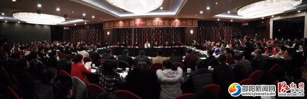 郭光文參加第一聯(lián)組討論。