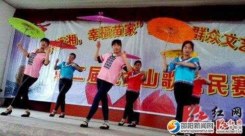 圖為蘭蓉鄉(xiāng)賽場(chǎng)節(jié)目　(肖丁勤攝)