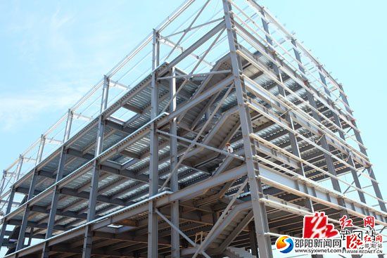 申靚建材1.8萬(wàn)平米標(biāo)準(zhǔn)廠房建設(shè)現(xiàn)場(chǎng) 肖鳴學(xué)攝1.JPG