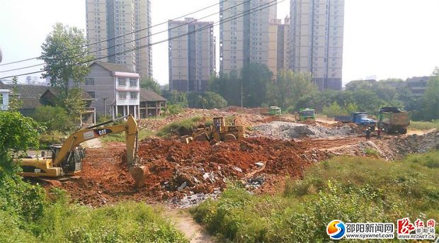 湖塘小學(xué)火熱的建設(shè)工地