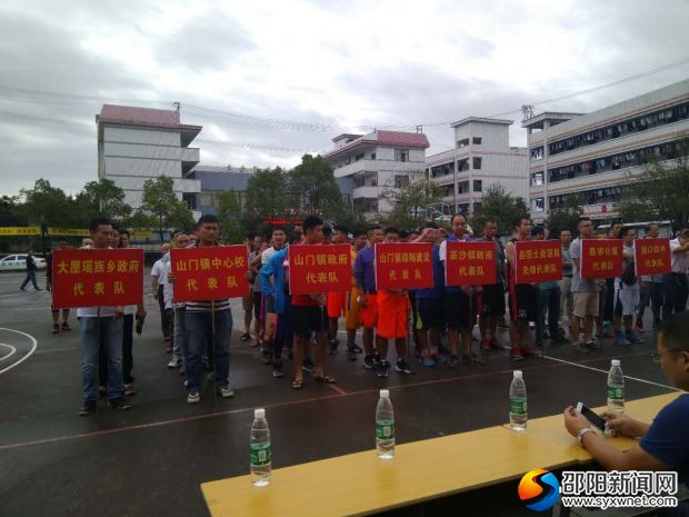 參賽隊(duì)伍斗志昂揚(yáng)