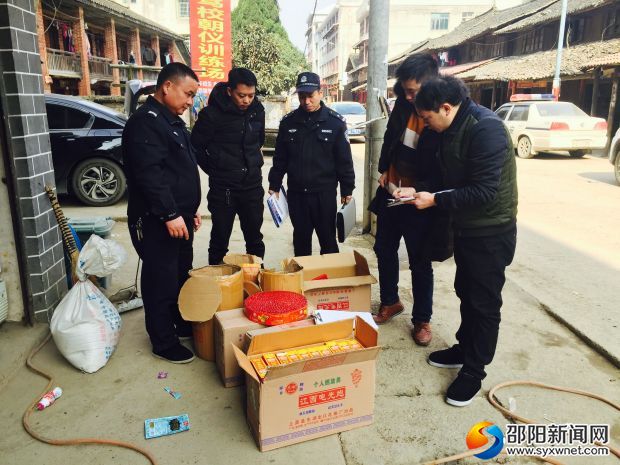 沒(méi)收非法銷售的煙花爆竹
