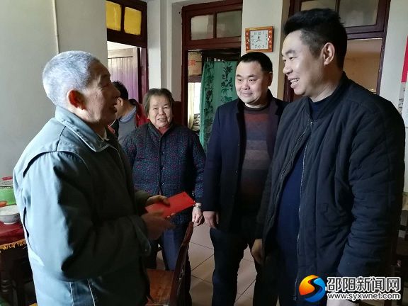 慰問退休困難職工