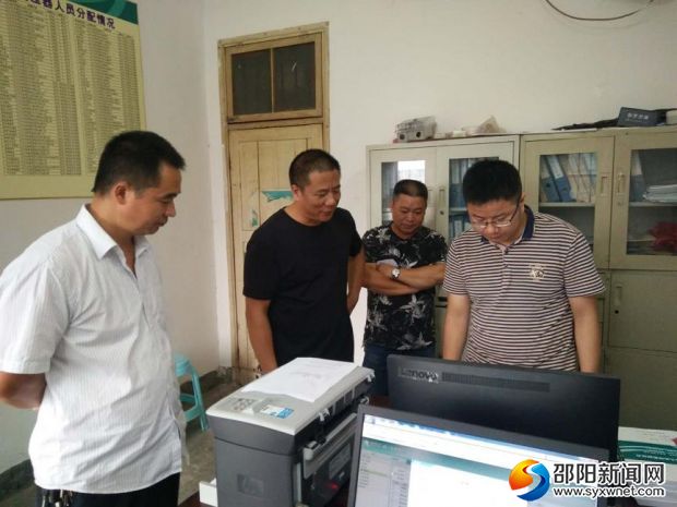 邵陽縣電力公司黨委書記節(jié)日督查供電所情況