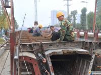 西湖南路公跨鐵路橋5個(gè)主墩已完成4個(gè)