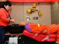 鄭州一發(fā)廊每天抽1.5小時 為環(huán)衛(wèi)工免費理發(fā)