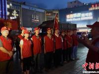 九寨溝震災(zāi)區(qū)道路 車輛排起長(zhǎng)龍