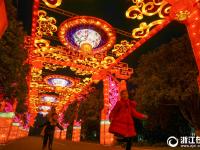  烏鎮(zhèn)水燈會(huì) 點(diǎn)亮水鄉(xiāng)中國年