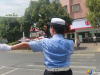 烈日下的堅(jiān)守|交警成“焦警” ?