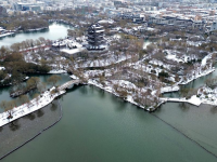 大明湖雪后景如畫(huà)

