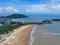 浙江舟山：东海之滨迎来暑期“游客潮”
