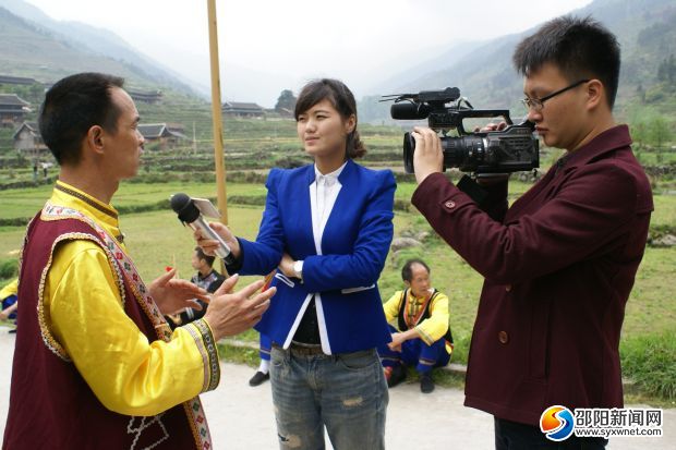 湖南公共频道“帮女郎”栏目采访大寨村旅游发展情况。肖丁勤摄