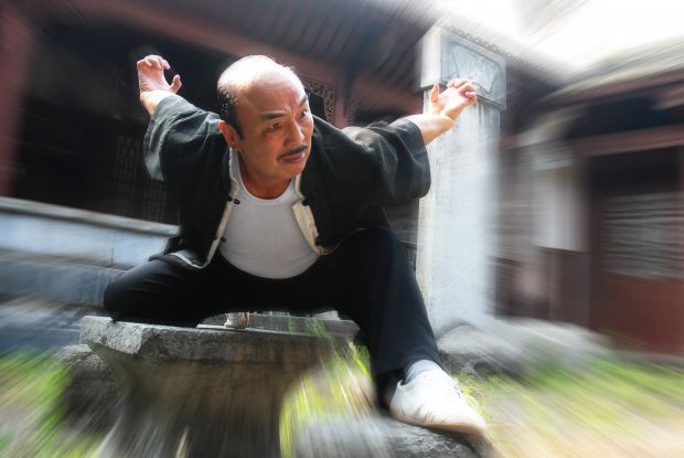 雄鹰展翅  戴小辉摄