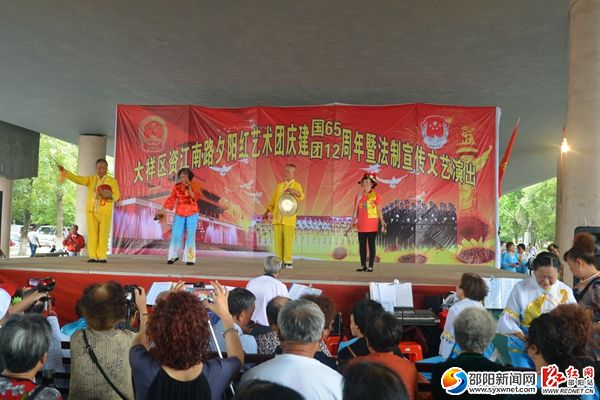 三句半《法制学校普新章》