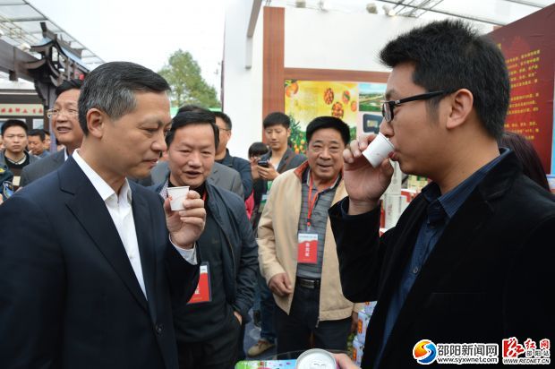 张硕辅参观邵阳馆