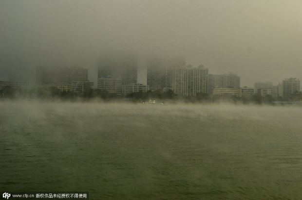 湖南沅江江面出现“水雾”奇观如海市蜃楼。陈自德 摄