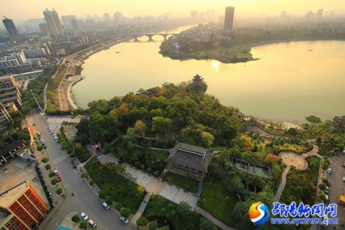 美轮美奂的双清公园绿地全景