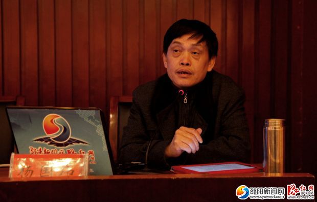 红网副总编辑杨国炜正在为网络联盟成员进行培训。