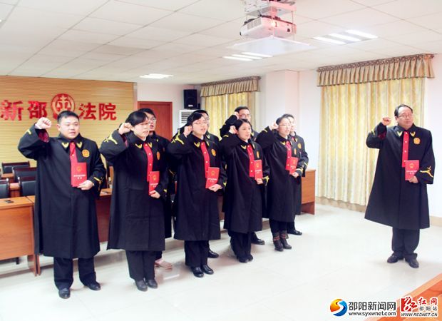 图为宣誓仪式现场