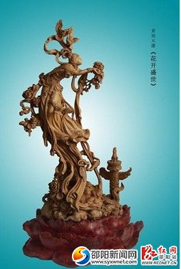 洞口木雕《花开盛世》。