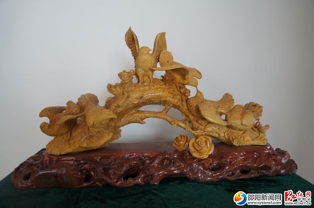 洞口木雕作品《和平之歌》