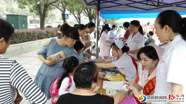 “防治出生缺陷,关爱患病儿童”预防出生缺陷宣传活动现场。