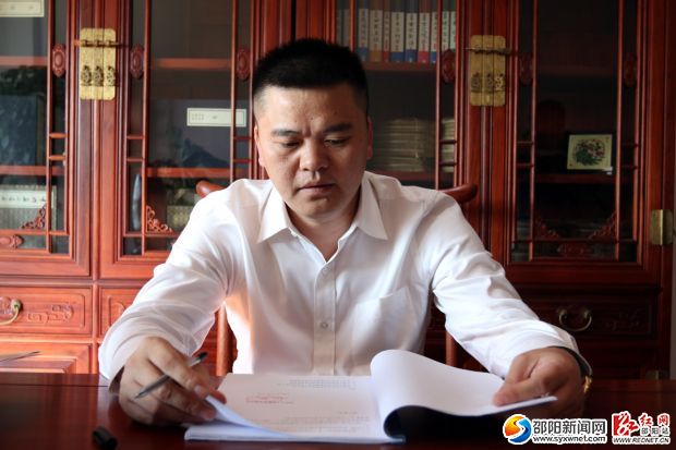 邵阳巨龙房地产开发股份有限公司董事长 邓正群.