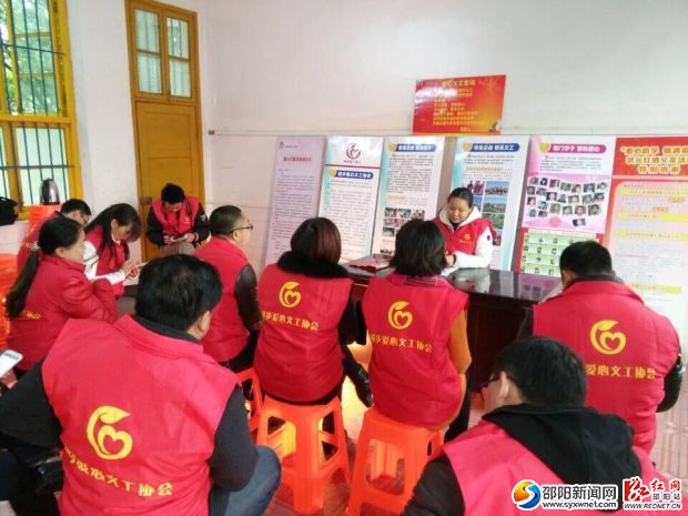 图为城步爱心协会刘长爱在做义工心德总结