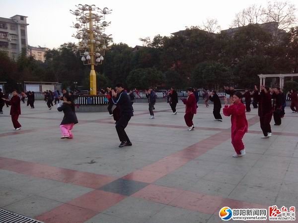 2016年2月28日隆回县桃洪镇市民热恋太极拳 传承全民运动健康无价01