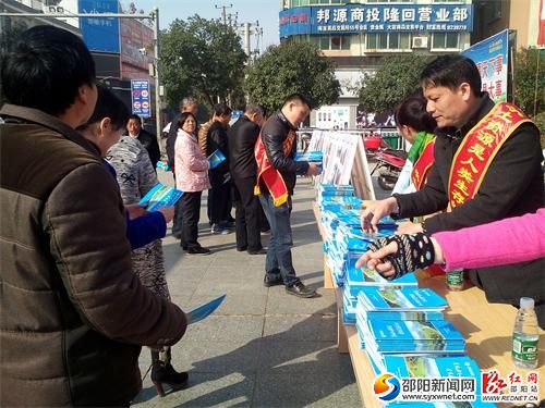 图为隆回县开展新《水土保持法》修订施行5周年纪念活动现场