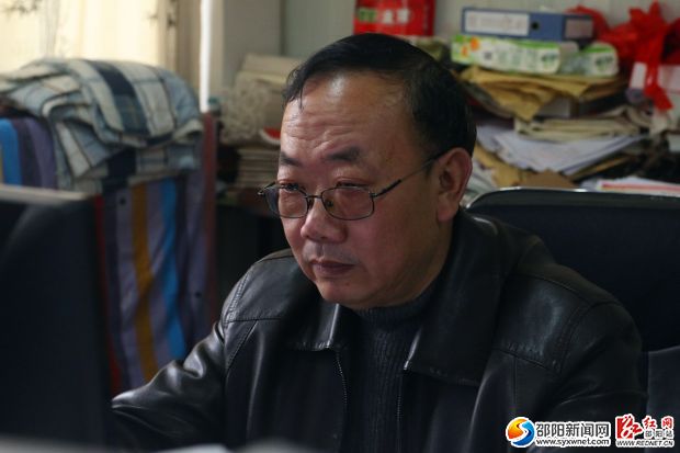 邵东县一中教师卢正雄。