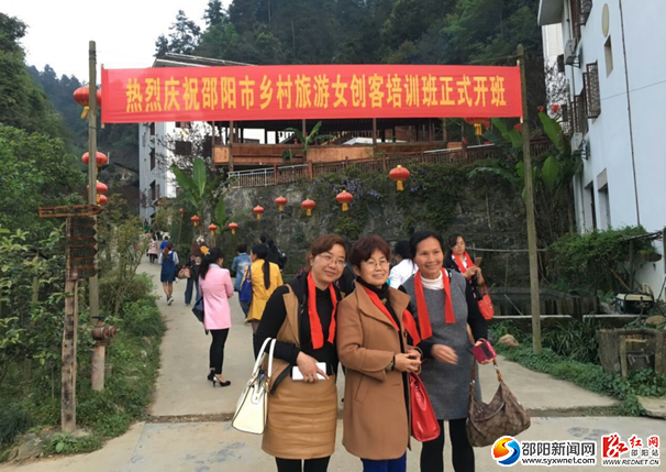 部分学员们在金水湾休闲山庄合影