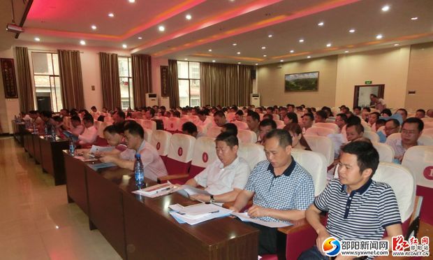 学员正在认真听课
