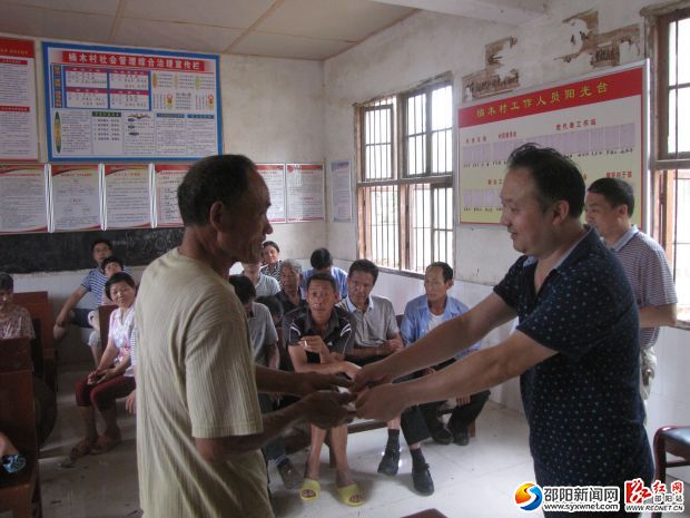 发放&ldquo;一对一&rdquo;捐助金
