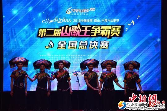 图为第二届山歌王争霸赛现场。　向一鹏　摄