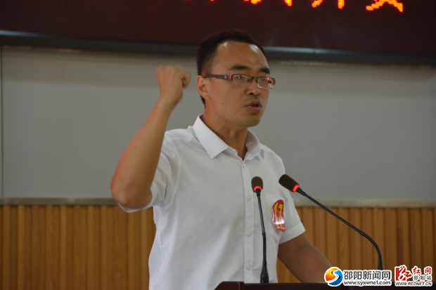 邵阳市大圳灌区管理6月28日举办&ldquo;安全与我同行&rdquo;演讲赛，图为参赛选手在演讲。