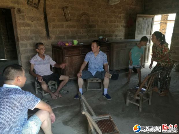 走访农户