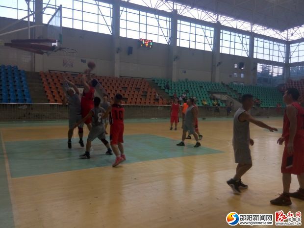 图为比赛现场 (2)