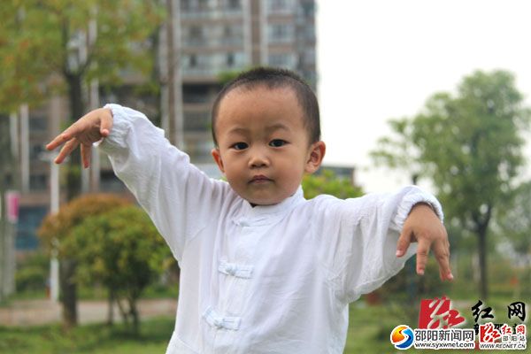 举手投足,俨然“大师”风范
