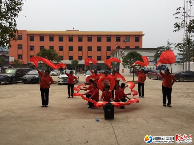 图为节目《欢聚一堂》排练