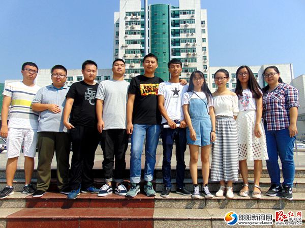 图为邵东县2016年度“三支一扶”大学毕业生合影.jpg1