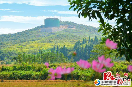 机场雷达指挥塔(全向信标台)(摄影:周剑平 ).jpg