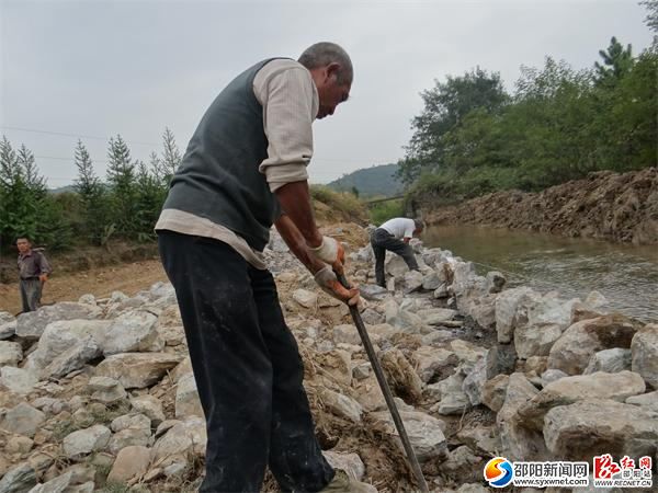 跃进砌河堤2